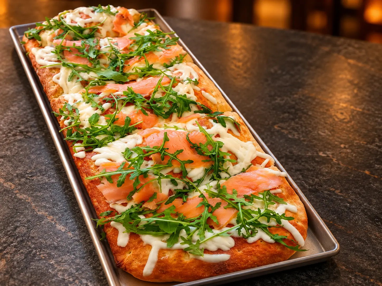 Pizza al trancio con salmone e rucola